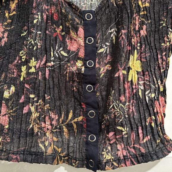 FREE PEOPLE We The Free Angelina Lace Up Button Up Dark Combo Crop Top sz M - Picture 4 of 5